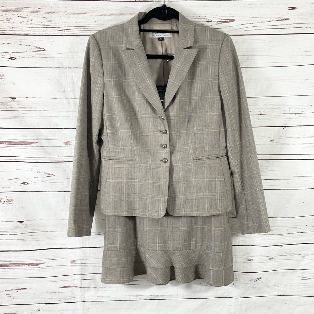 Tahari Asl 2PC Skirt Suit Women’s Size 8 Blazer Buttons Gray Plaid Long Sleeves